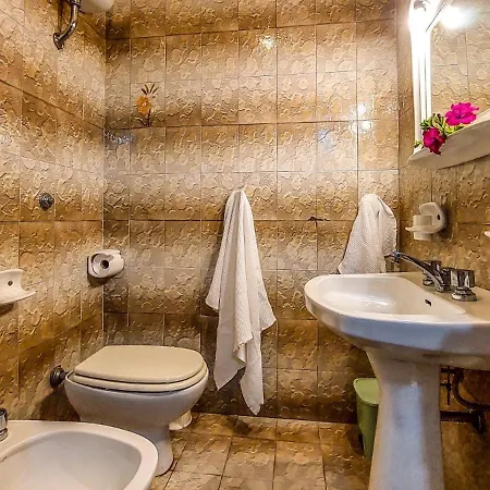 Lanka 2 Stelle Villa Rosa Di Martinsicuro